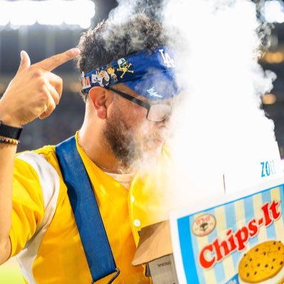 TweezyTheVendor's profile picture. The Dodger Vendor 🕺🏻 Instagram: Tweezythevendor TikTok: Tweezythevendor