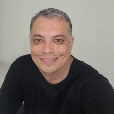 🏳️⚧️ Capixaba
💻 Comunicação na veia
💢 Vascaíno
🧘♂️Gente leve, VOA.
🦅 Mente sã, corpo saudável