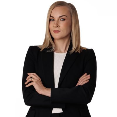 Aizsardzības ministrijas Militāri publisko attiecību departamenta direktore, mamma cilvēkbērniem un suncim 🇱🇻