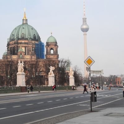 -Konservativer Sozialist
-Russlanddeutscher
-Antikapitalist
KSP Parteigründung, bitte anschreiben