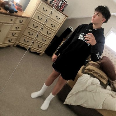 Az_mikey27's profile picture. EFHS 2028 6’0 180 DL  Perronem335@gmail.com HC @mspencer13