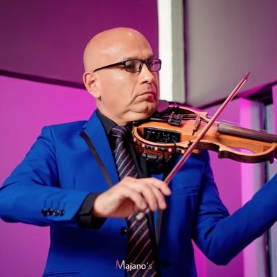 Violinista Orquesta de Cámara de la UCLA Orquesta Mavare y Orquesta Típica Municipal de Iribarren