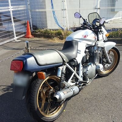 RiderDowntown's profile picture. 夏の暑さに負け、冬の寒さにも負けるが愛車と共に走る。