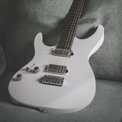 TKT_SoundHouse's profile picture. サウンドハウスで働くレフティギタリスト