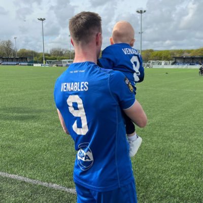 Footballer for Penybont FC & Principal of CSV financial management https://t.co/HuusytPh0K