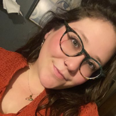 liiivemesenger's profile picture. that must be Nigel with the brie✌🏼💚 🌎