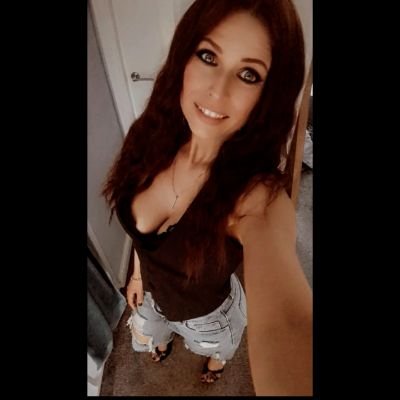 HealWithRachel's profile picture. ❤️ No one is you and that is your Superpower ❤️