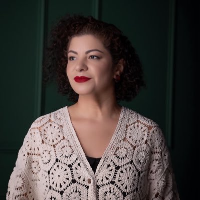 Mineira, advogada, feminista, atleticana, “o meu nome é nuvem, ventania, flor de vento. Eu danço com você o que você dançar…”