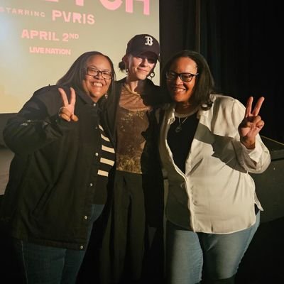 Twin/fangirl for life. Bibliophile, Cinephile, love #BenBarnes #halsey #PVRIS #harrystyles #Sprinafan
Writer for @Fangirlish