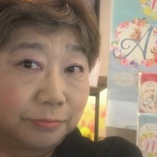 私は5歳の時に両親を亡くし、孤児として育ちました。生まれてから今まで、人生は私にとって厳しいものでした
時々、なぜ私の人生はこんなにも惨めで、痛みと悲しみに満ちているのだろうと思うことがあります