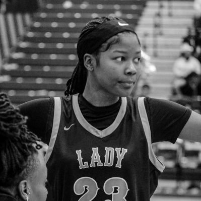 junewallace26's profile picture. Co 2026 | 6’3 | PF, C