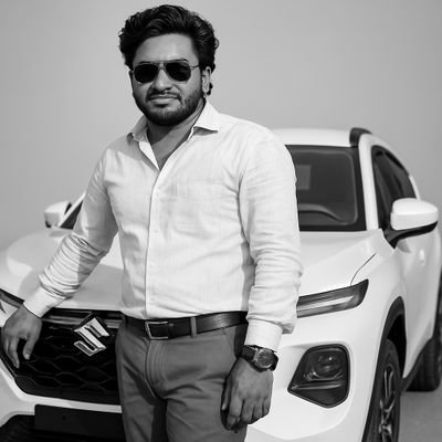 जो लिखेंगे दुनिया वही पढ़ेगी,
तन सरकारी मन निजी...