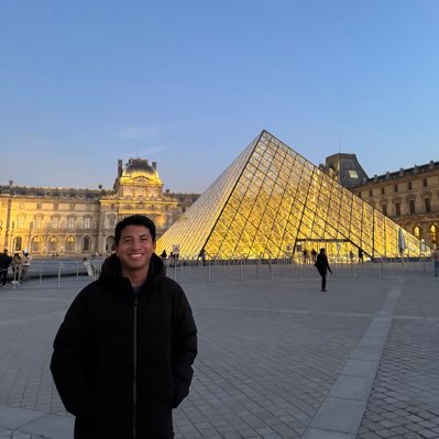 Soy un poco de todo; dentista, pintor, técnico, pero jamás hetero. 26 añitos. 🇲🇽🏳️🌈. Ig: Misael.rahu