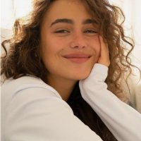 Larissa (@lare_fares) 's Twitter Profile