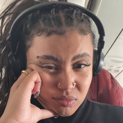 juridicobudah's profile picture. Me faz de vestido, tira meu brinquedo