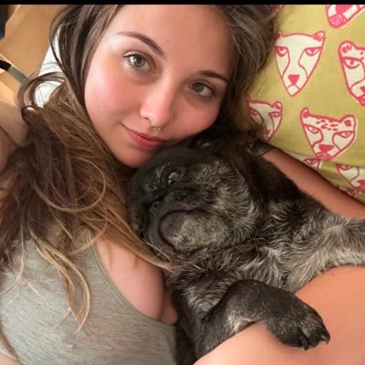 emilyjmxrshall's profile picture. Pug Mum🐾