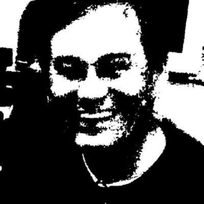 Potosino.
Americanista.
Cretino, clasemediero, aspiracionista, retorcido y antichairo de origen.
#EnLaResistencia