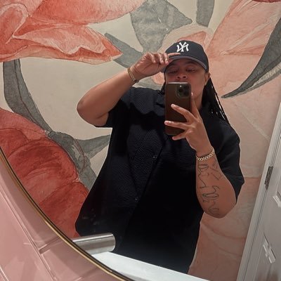 sbryanttt's profile picture. 👩🏾‍🦯