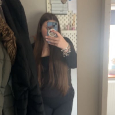 isabelheuu's profile picture. 