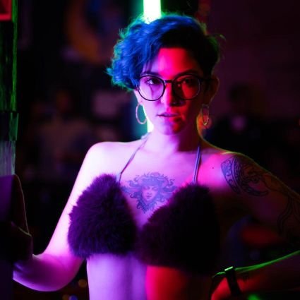 😈 Sensual/Alternative Model
👸 Pillow Princess / Power Bottom
IG @betteminou
☠️ Sometimes I identify as a hobgoblin