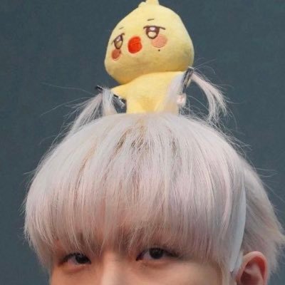 eu e mingi assistindo one piece e chainsaw man