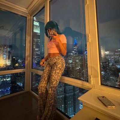 pretty__hills's profile picture. 🦶🏻 goddess//domme 🫢 $40 tribute 💘. 🚫💵? 🚫👸🏻. 🚫 NUDITY, 🚫 SEX JUST FEET.
video calls + customs available everyday 😻