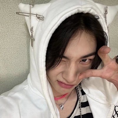 Fez o Han rir, ganhou beijo do hyunjin, I.N e Lino completaram meu coração.