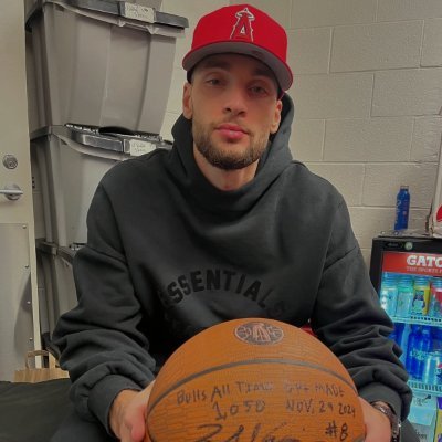 2x NBA All-Star. Escolta de los Sacramento Kings #8 🏀🐮 26. 'Young Hollywood' — not Zach