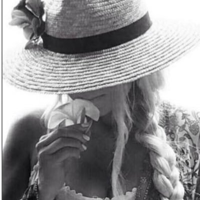 Tutku86084730's profile picture. Barış,Eşitlik,Özgürlük💙Selanik 💙Atatürk💙 patidostu🐾💙💛 Sessizce,gizlice tek başıma yıldızlara …✨