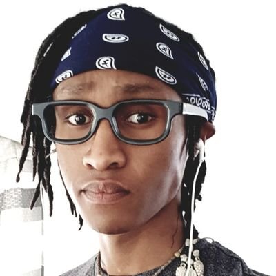 Mohau's profile picture. Learning Development Specialist | Berlitz Corporation 🌏
Conscious Calibrator 🐝
Phlegmatic Futurist 🌌
Wry Humourist ☕
InstaChef 🍽
VO-artist 🎙
Vocalist 🎤