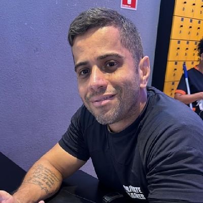 Sou fabio alegre extrovertido e godtobde conhecer pessosaa