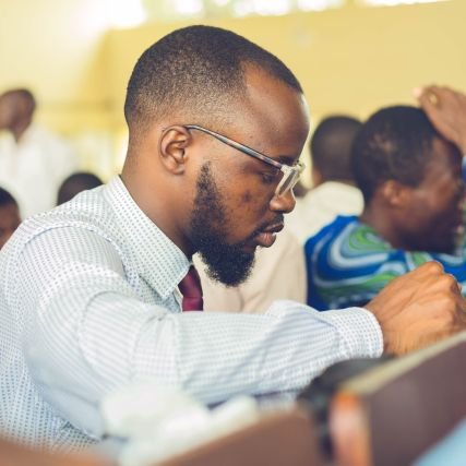 Veterinarian | Proud Nigerian 🇳🇬 | 67% introvert | 10th Senate President, University of Ilorin Students Union (2023 - 2024) | Son of a praying mother