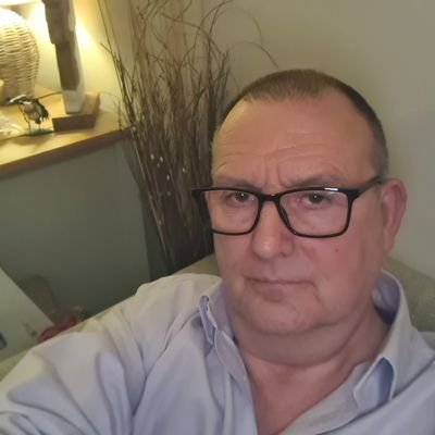 married English man from Hampshire.. photo on this profile don't ask for one.. 56 years old looking for friends and chat
