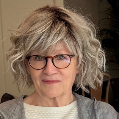 Finlandssvensk. Skribent, översättare. Finnair, SAUDIA, Saudiarabiens ambassad, SVT Uutiset, krönikor i div. medier, texter på https://t.co/wDr1RCeiP5
