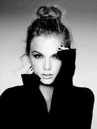 ♥hi(: I never know what to put in these so let's just go with I Love Taylor Swift and music ♫ You can decide what you think of me ♥