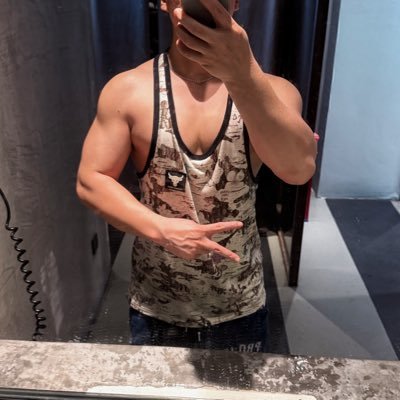 ddddazhuang's profile picture. 私人秘密基地，私信会看不一定回。