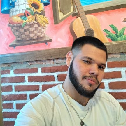 Dicen que el aguacate sabe a pene limpio así que ya sabes si te gusta el aguacate te gusta el ......