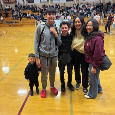 Athlete🏀, public figure Follower of God & John 3:16🤲🏻🙏🏻🫶🏻 fan of the warriors Seattle Seahawks San Francisco giants Kentucky basketball 🏀🤫
