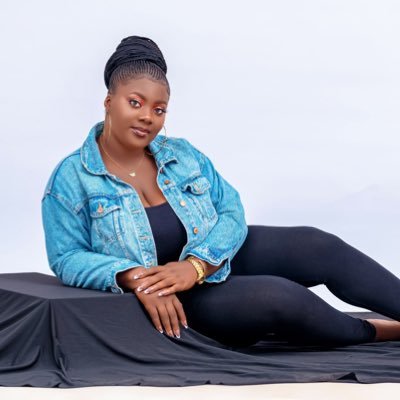 YORUBA WOMAN. Shoes, Tees, Interiors, Watches, Outfits, all round fashion. Home/Kitchen Items Amala enthusiast.🙃 BN: 8258879 📩- sbyadunni@gmail.com