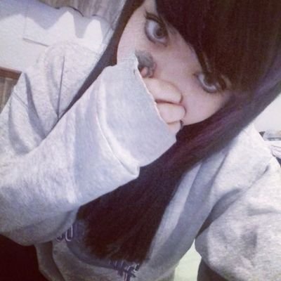 autista🦋🌧🍁✈️🎧
Designer de Moda 🪡🎨🖌️
books, tea & cold days 🍄🍂