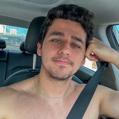 Stayin' in my play pretend, where the fun ain't got no end. 27 years. Cancún/México 🇲🇽