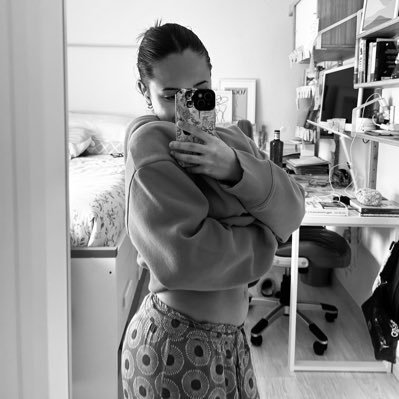 crishrndzz's profile picture. 