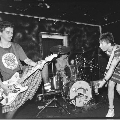 lo_rassicpark's profile picture. you’ll have to speak up, I’m wearing a towel