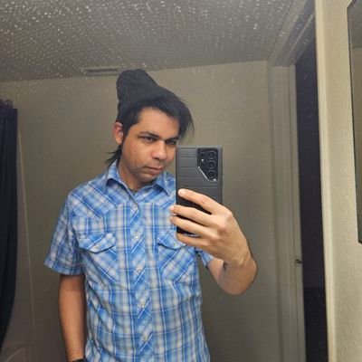 hello friends,I'm Dezzttthh Soul Calibur 6/Tekken8 player and also metal music lover and Bass guitar musician🎸,just opened up this account,let's have fun 🤟