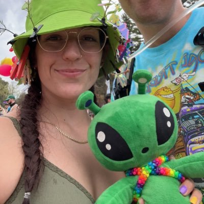 mgsood's profile picture. crafting, edm, and cats【=◈︿◈=】