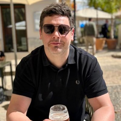 Exiled Brummie, 90s enthusiast, Britpop lover, WBA appreciator. Daddy to two princesses. I’m good at making playlists and baking cakes.