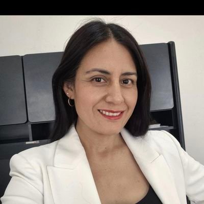 Con el corazón a la izquierda/Abogada/Maestra en Ciencias Políticas/ 💜