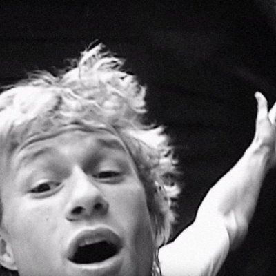 nthinovendi's profile picture. rolling in the ocean