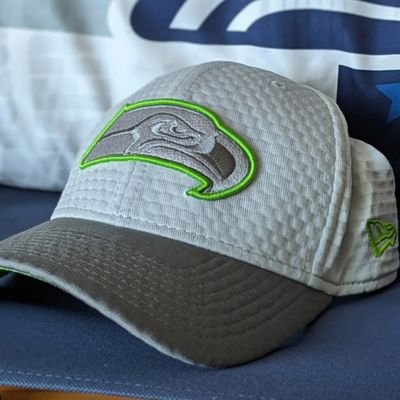 SEA推しですが好きな選手を応援したいNFL ファンです🏈 好きなものは好き ラジオよく聴きます RNとは別名です.
Seahawks//DeNAベイスターズ
//ラジオショー/マヂラブann0/聞けば無罪/ハライチのターン/階段腰掛け男/踊り場