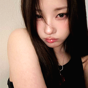 CY52L's profile picture. secret garden in 𝑦our heart — remove a 𝑓lower carefully and 𝙠𝗲𝗲𝗽 it with affection to bloom.